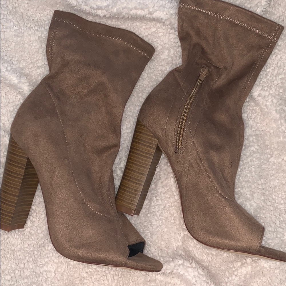 Miss Lola ankle boot